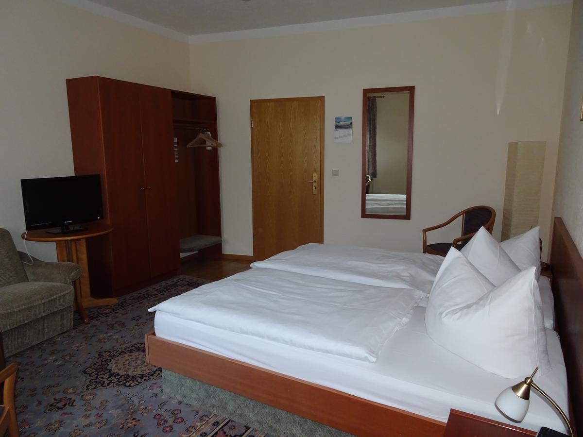 Hotel & Gasthof Zum Loewen ไอเซนัค ภายนอก รูปภาพ