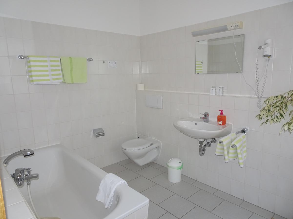 Hotel & Gasthof Zum Loewen ไอเซนัค ภายนอก รูปภาพ