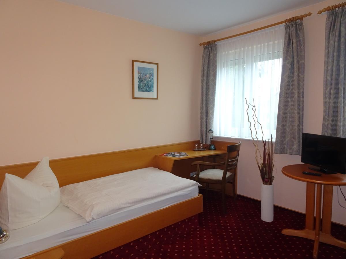 Hotel & Gasthof Zum Loewen ไอเซนัค ภายนอก รูปภาพ